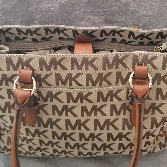 Michael Kors Jet Set Medium Work Tote or Purse Excellent condition - Picture 5 of 11